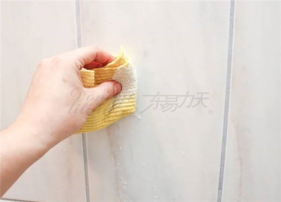 鄭州家裝公司科普:使室內(nèi)瓷磚面目如新的妙招,成本竟不到1元